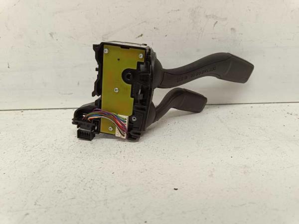 COMMODO VW/AUDI ( COTE CLIGNOTANT ) - Vue 2